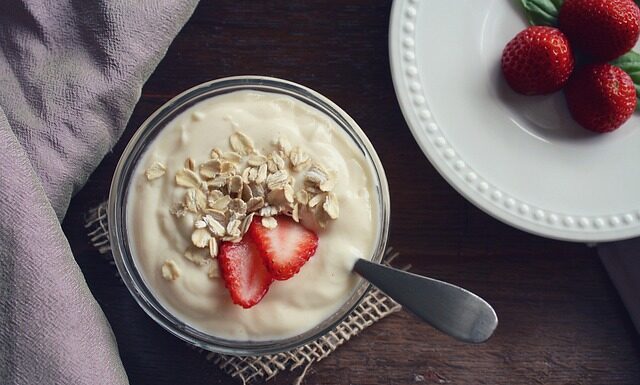 Czym zastąpić jogurt naturalny na diecie?